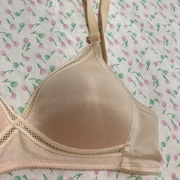 Vintage Triumph Unwired Bra 32A Cream Round Pointy Cup Shaped - Picture 5 of 12